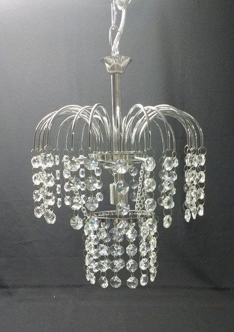 Pendente de Cristal Chuva Petra com design elegante e cristais pendurados Lustres Gênesis loja online de Lustres e Iluminação Decorativa